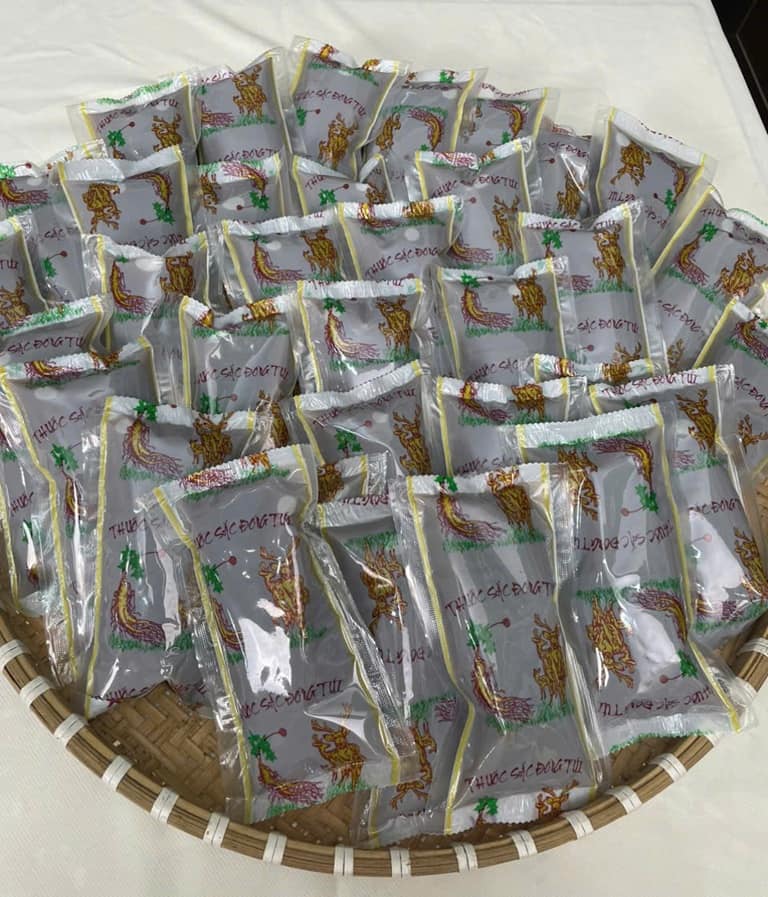 Bài thuốc được hỗ trợ sắc sẵn, rất tiện cho bà con sử dụng