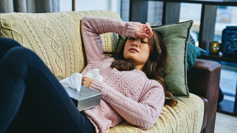 Khi can thận âm hư, người bệnh có thể gặp phải rất nhiều triệu chứng mệt mỏi, khó chịu