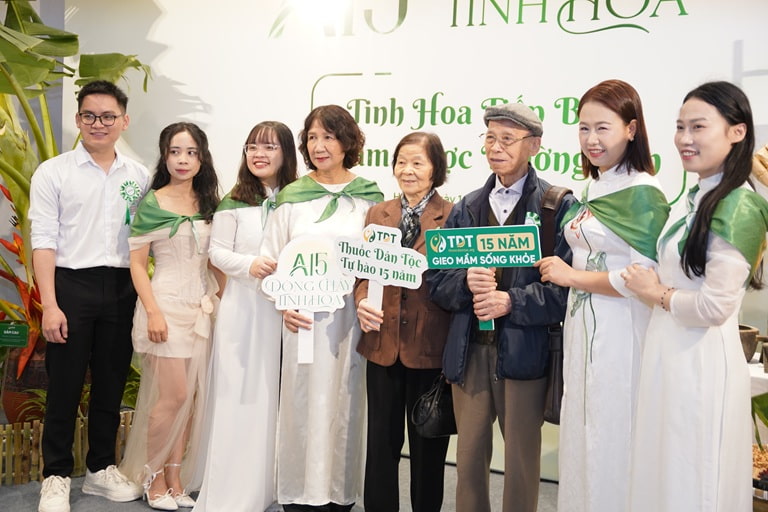 Sự kiện A15 của Trung tâm Thuốc dân tộc đón nhận sự tham gia, chúc mừng của đông đảo bệnh nhân Sự kiện A15 của Trung tâm Thuốc dân tộc đón nhận sự tham gia của đông đảo bệnh nhân