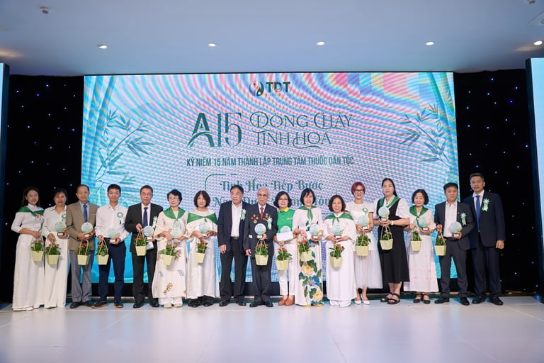 Thuốc Dân Tộc tri ân đội ngũ, những người cộng sự đã đồng hành trong hành trình 15 năm Thuốc Dân Tộc tri ân đội ngũ, những người cộng sự đã đồng hành trong hành trình 15 năm