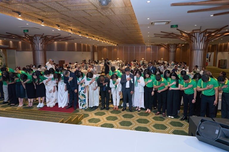 Nghi lễ tri ân người bệnh của đội ngũ bác sĩ, Ban lãnh đạo Trung tâm Nghi lễ tri ân người bệnh của đội ngũ bác sĩ, Ban lãnh đạo Trung tâm