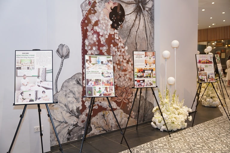 Triển lãm ảnh đã tái hiện rõ nét hành trình 15 năm thành lập và phát triển của Trung tâm