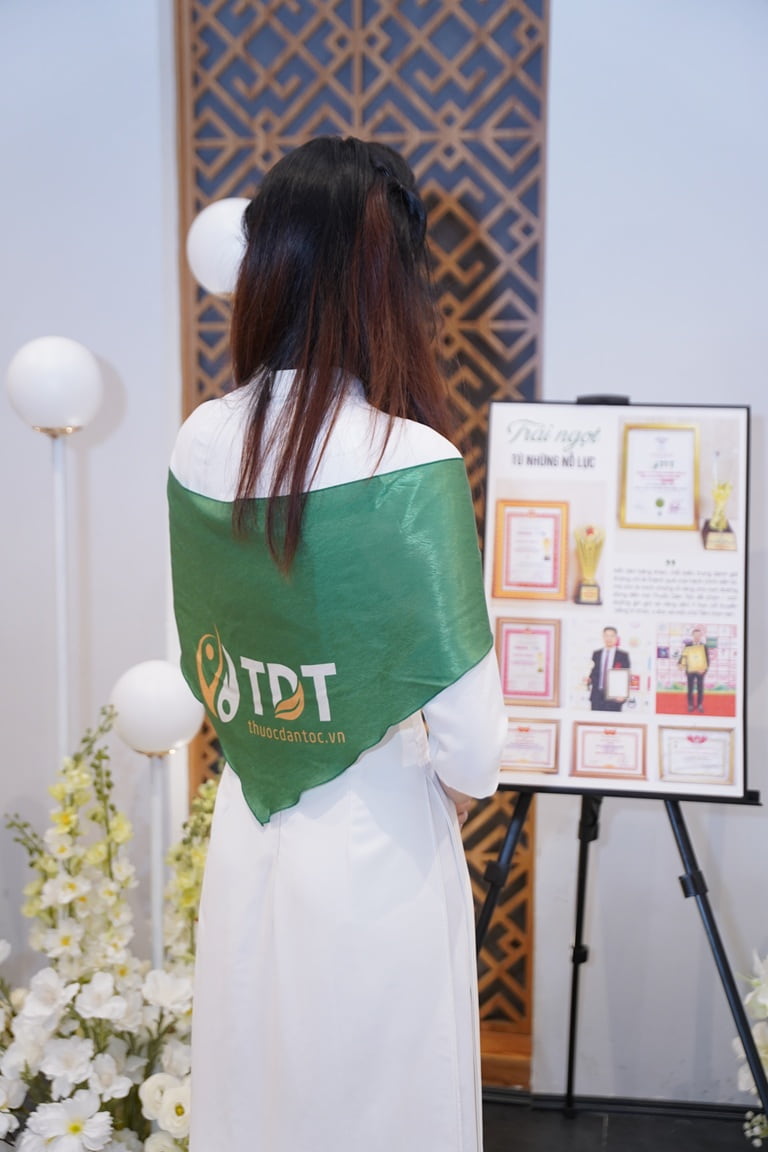 Triển lãm ảnh thu hút sự chú ý của đông đảo khách mời tham dự sự kiện