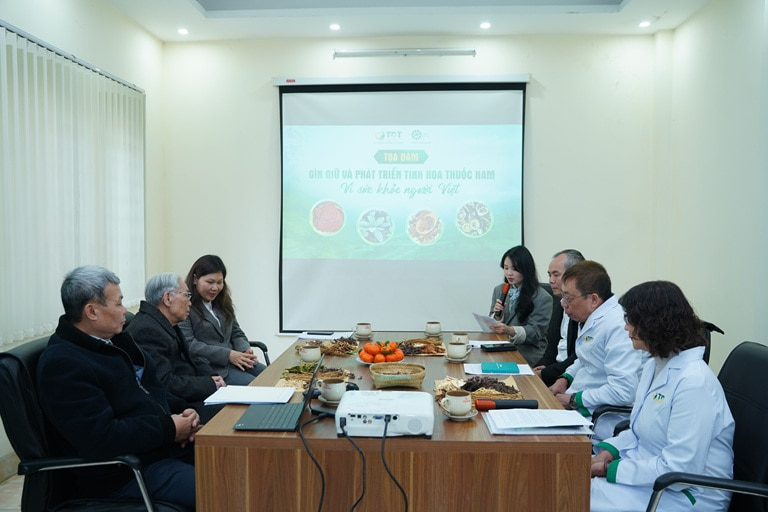 Tọa đàm bàn về việc gìn giữ và phát triển tinh hoa thuốc Nam vì sức khỏe người Việt