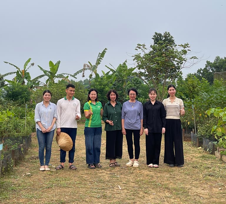 Đội ngũ Thuốc dân tộc trong chuyến khảo sát vùng trồng dược liệu đạt chuẩn GACP - WHO của Bông Sen Vàng tại Hà Giang