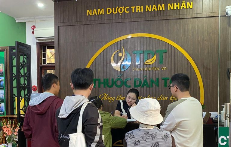 Bệnh nhân tin tưởng đến khám bệnh tại Thuốc Dân Tộc