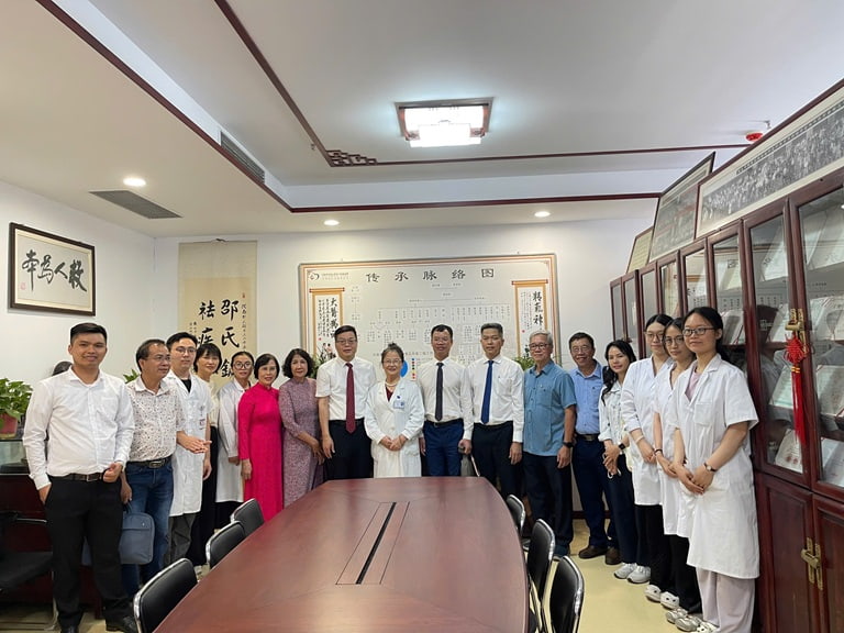 Chuyến công tác của đội ngũ bác sĩ Thuốc dân tộc đã kết thúc thành công tốt đẹp và mang về nhiều điều giá trị, thiết thực cho người bệnh Chuyến công tác của đội ngũ bác sĩ Thuốc dân tộc đã kết thúc thành công tốt đẹp và mang về nhiều điều giá trị, thiết thực cho người bệnh