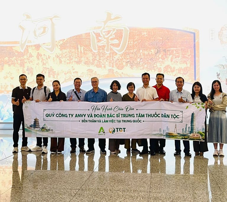 Đội ngũ bác sĩ Thuốc dân tộc trước chuyến công tác chuyên môn tại Trung Quốc Đội ngũ bác sĩ Thuốc dân tộc trước chuyến công tác chuyên môn tại Trung Quốc