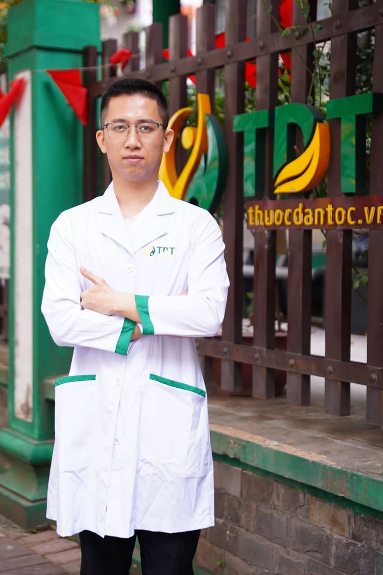 Bác sĩ Trần Trung Hiếu