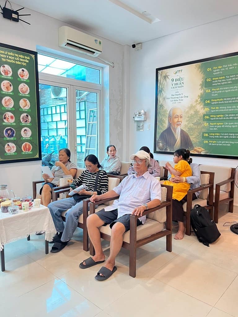 Trung tâm Thuốc Dân Tộc cơ sở Hồ Chí Minh tự hào là đơn vị khám chữa bệnh bằng YHCT được đông đảo người bệnh tin tưởng Trung tâm Thuốc Dân Tộc cơ sở Hồ Chí Minh tự hào là đơn vị khám chữa bệnh bằng YHCT được đông đảo người bệnh tin tưởng