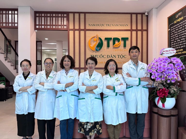 Bác sĩ Tuyết Lan, Bác sĩ Nguyễn Thị Nhuần cùng bác sĩ Trần Hương Lan và đội ngũ bác sĩ Thuốc Dân Tộc Hồ Chí Minh Bác sĩ Tuyết Lan, Bác sĩ Nguyễn Thị Nhuần cùng bác sĩ Trần Hương Lan và đội ngũ bác sĩ Thuốc Dân Tộc Hồ Chí Minh
